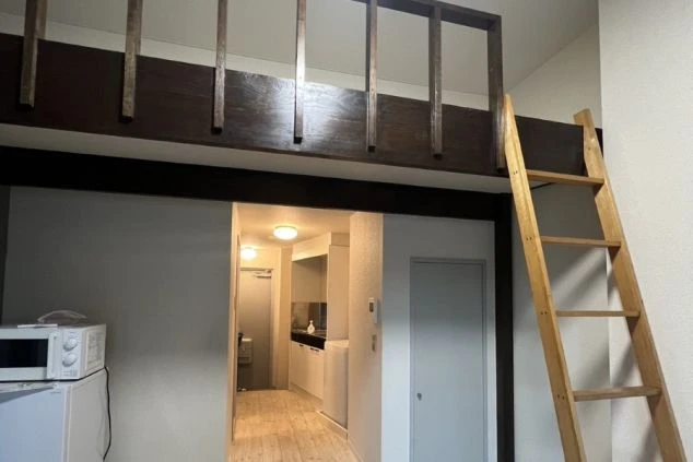 リゾートバイトのアパートタイプの完全個室寮内ロフトの画像。