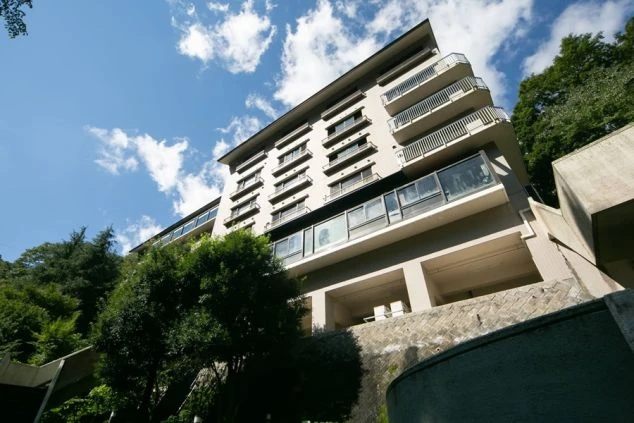 神奈川県芦ノ湖の看板写真。リゾートバイトの定番のエリア