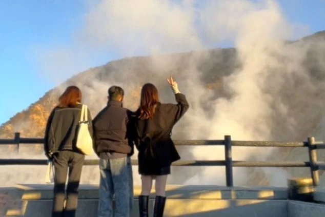 ワクトリ社員が撮影した大涌谷の写真。仲間と一緒に楽しい観光タイム。