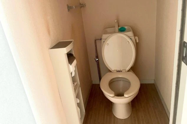 リゾートバイト個室寮の室内トイレ。共用ではなく自分専用で使えるため、プライバシー重視の方も安心の住環境。