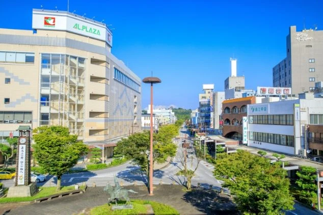 彦根駅前の街並みの様子。お店が揃っていて生活に便利。