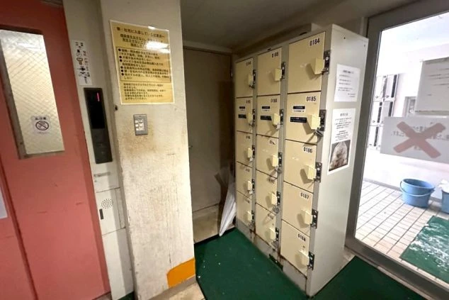 リゾートバイトの寮の談話室のサンプル画像。