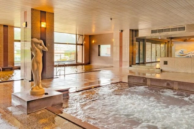 定山渓の人気ホテルの大浴場。
