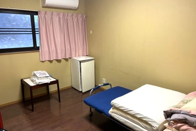 寮費無料の個室寮。Wi-Fi完備、冷暖房、冷蔵庫が備え付けの部屋