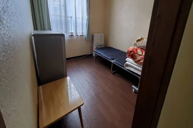 リゾートバイトの寮の寝室の画像