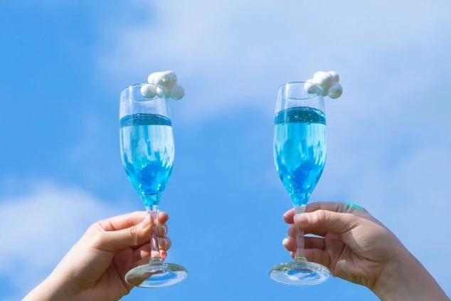 トマムのカフェで味わうことができる、まるで青空のようなドリンク。