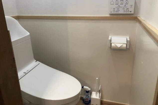 リゾートバイトの完全個室寮の部屋にある洗面台の画像。