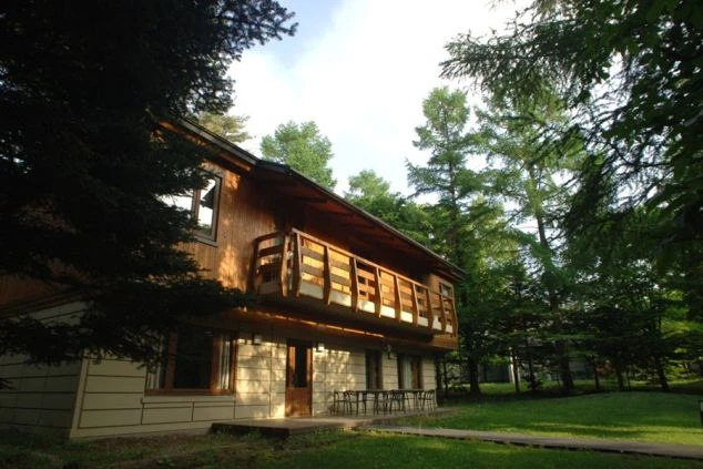 軽井沢のホテルのコテージの写真。リゾートバイトで訪れる風景。