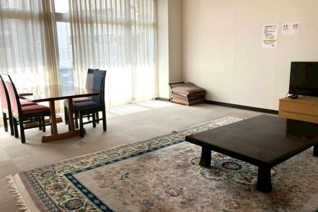 リゾートバイトの寮の入口の画像。