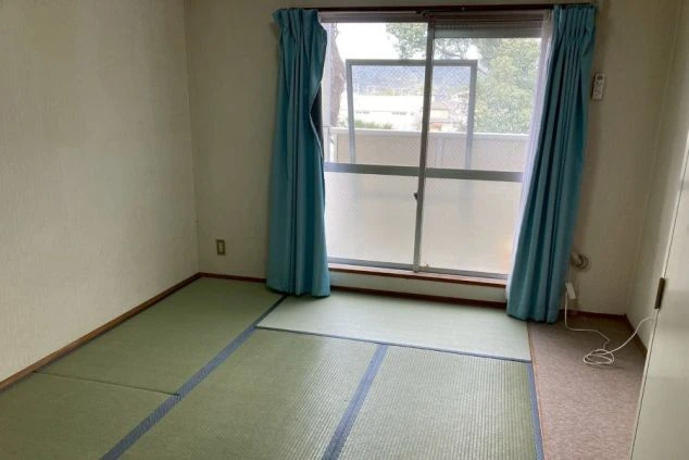 リゾートバイトの個室寮の部屋の画像。