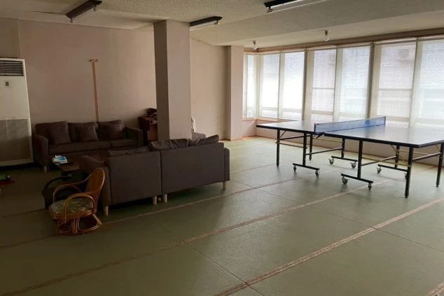 リゾートバイトの寮内の共用部の画像。