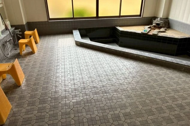 リゾートバイトの寮内大浴場のの画像。