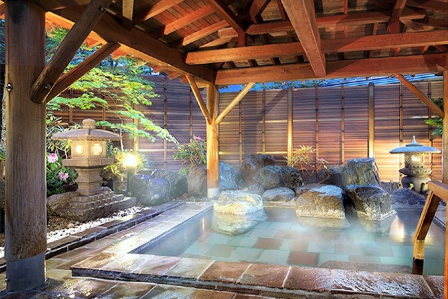 群馬県・草津温泉の旅館内温泉の画像。